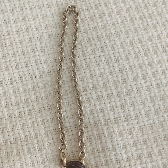 Return to Tiffany Oval I.D. Necklace - Picture 4 of 5